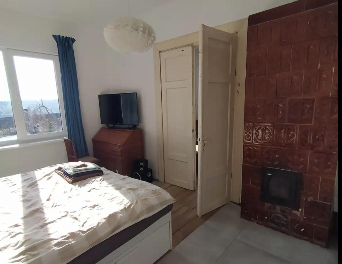 Hillside View House With Garden, Private Parking, Quiet Location - 12 Min To Old Town Anytime, Long Stays Welcome วิลนีอุส ภายนอก รูปภาพ